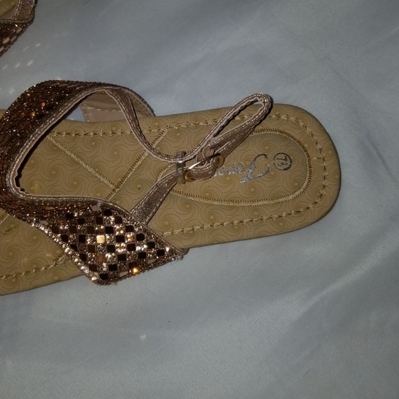 Shoes - Picture 3 of 4